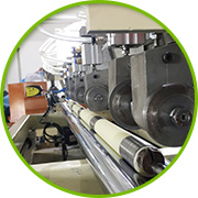91香蕉视频美禮品包裝紙罐定製工藝流程-卷管（精切）